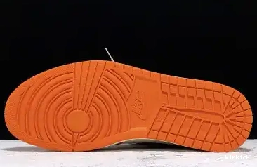 555088-113 REVERSE - BACKBOARD SHATTERED RETRO 1 JORDAN 0425